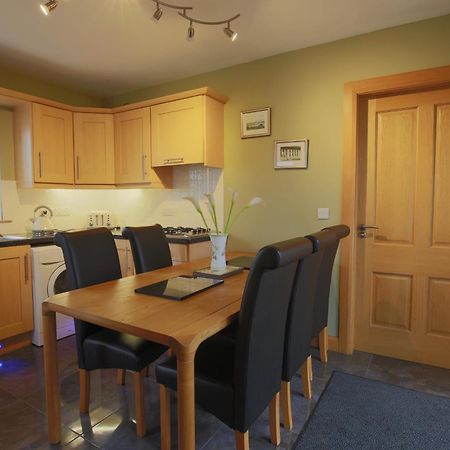 Spacious 4 Bedroom Home - 5 Min Walk To Town 恩尼斯基林 外观 照片